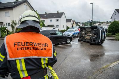 Unterensingen: Vorfahrtsunfall in 30er Zone - Pkw kippt auf die Seite